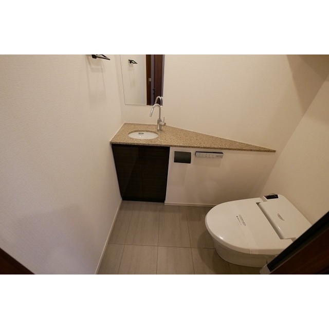 コンフォリア新宿イーストサイドタワーのトイレ写真
