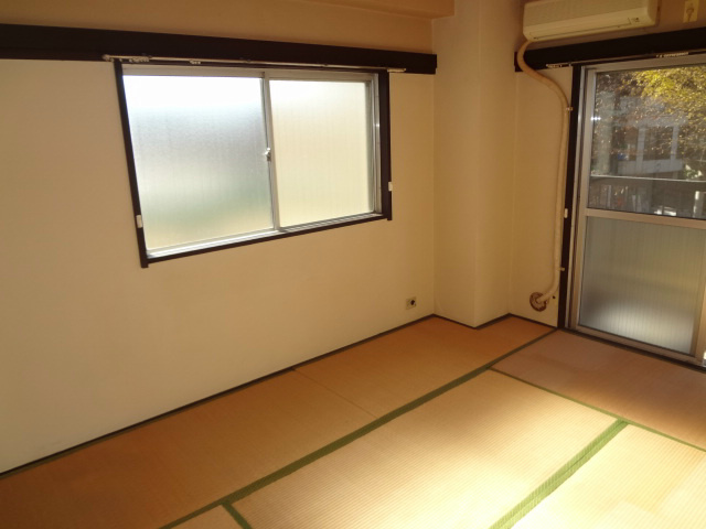 第一稲荷ビルの居間写真