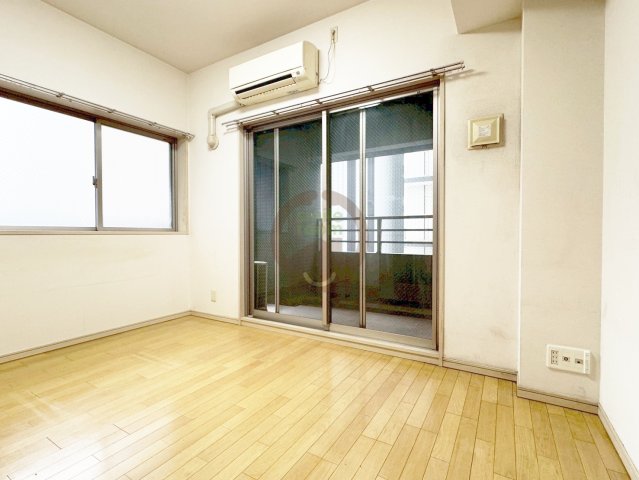 地下鉄谷町線 谷町六丁目駅 徒歩2分 15階建 築20年の居間写真