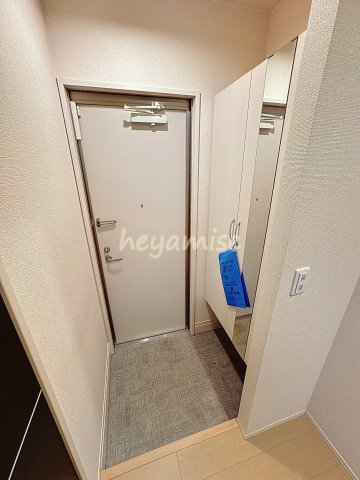 玄関　※写真は別号室です