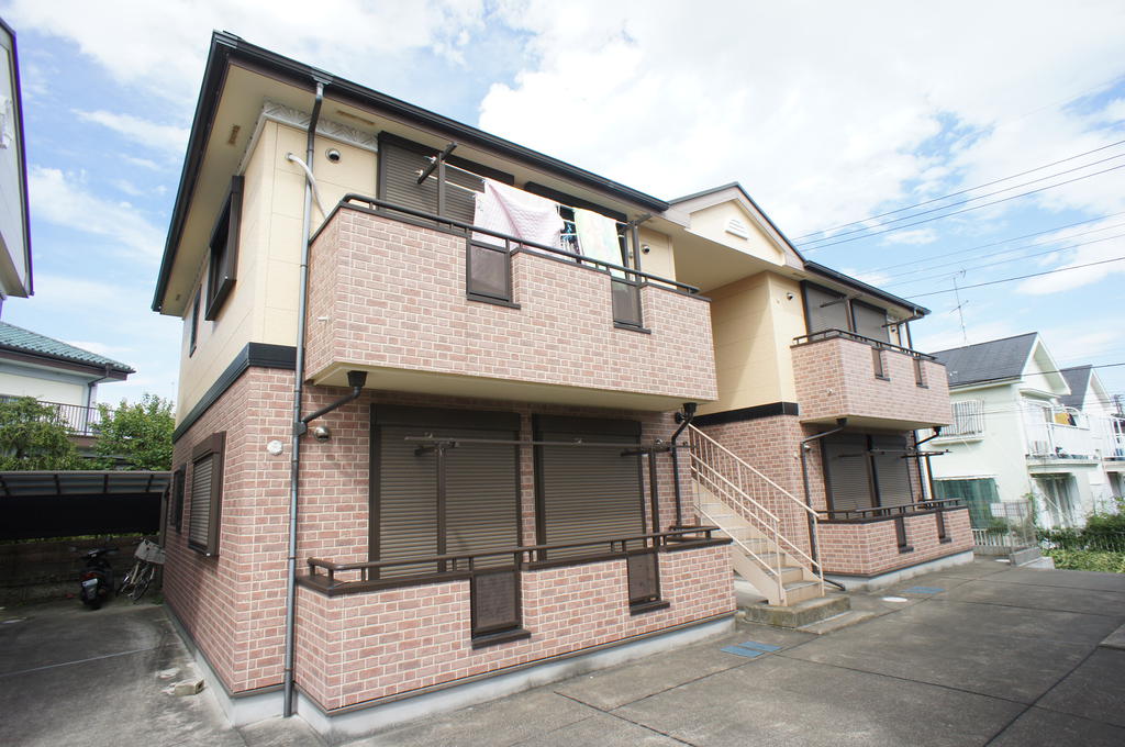 建物外観　南西角部屋で日当り良好！
