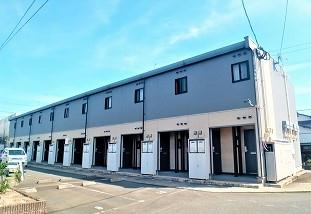 建物外観　周辺は栄えており、車があると便利です。