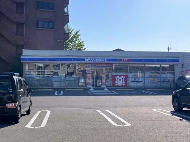 コンビニ　ローソン小松白嶺町店（コンビニ）まで318m