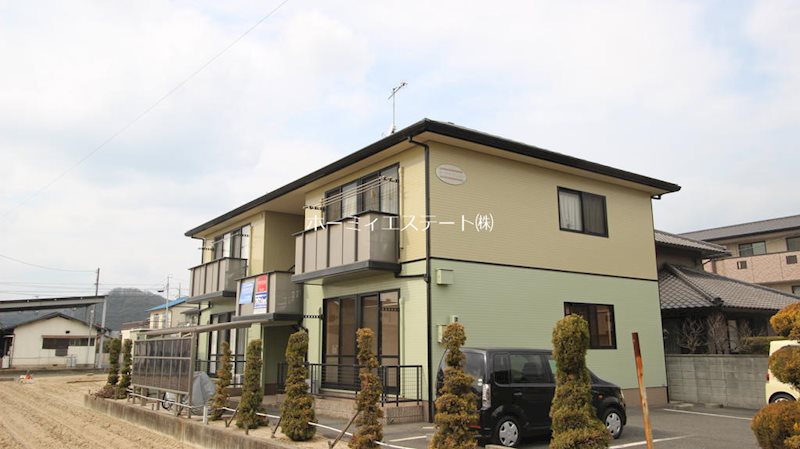 建物外観　1フロア2住戸のアパート♪