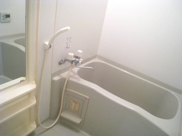 バス・シャワールーム　同物件、別号室のものです。