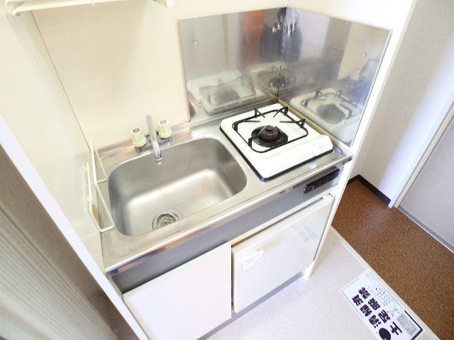 キッチン　コンパクトなキッチンで掃除もラクラク