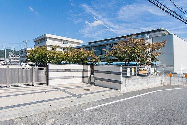 中学校　岡山市立竜操中学校（中学校）まで1003m