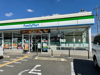 コンビニ　ファミリーマート近鉄九条駅前店（コンビニ）まで440m