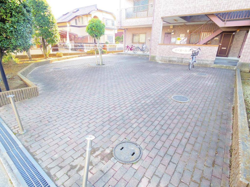 【松戸市栄町西のマンションのエントランス】