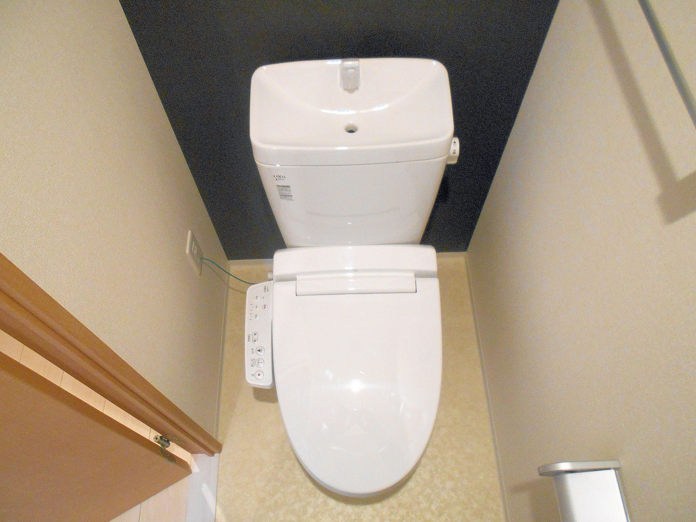 トイレ　WC、ウォシュレット付き