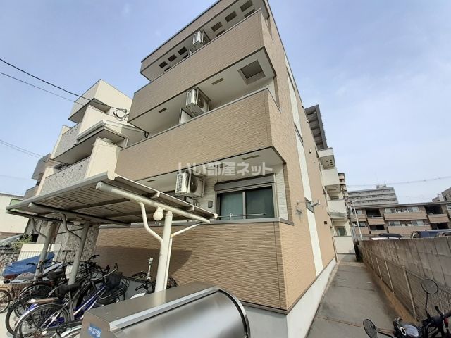 東大阪市高井田のアパートの建物外観