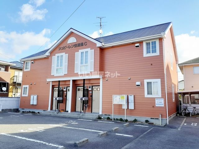 松山市高岡町のアパートの建物外観