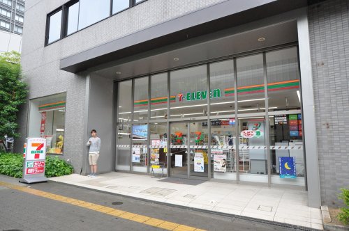 コンビニ　セブン-イレブン湊町リバープレイス店（コンビニ）まで359m