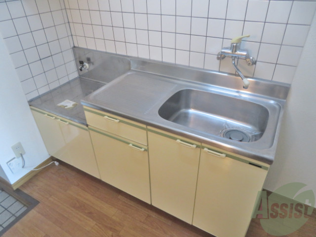 キッチン　キッチンは料理スペースも充実。これくらいあればいいですよね。