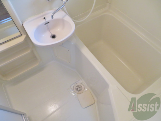 バス・シャワールーム　お風呂は広さがあるのでゆったり出来そうですね。