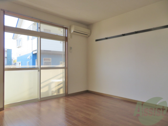 居室・リビング　８帖のフローリングのお部屋、広々とした間取りがいい感じ。