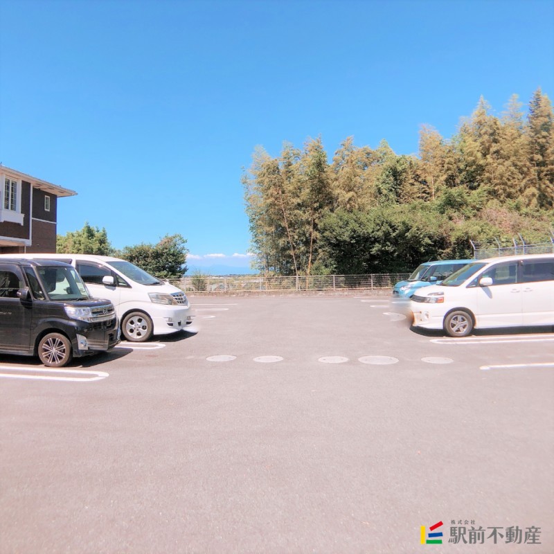 【みやま市高田町下楠田のアパートの駐車場】