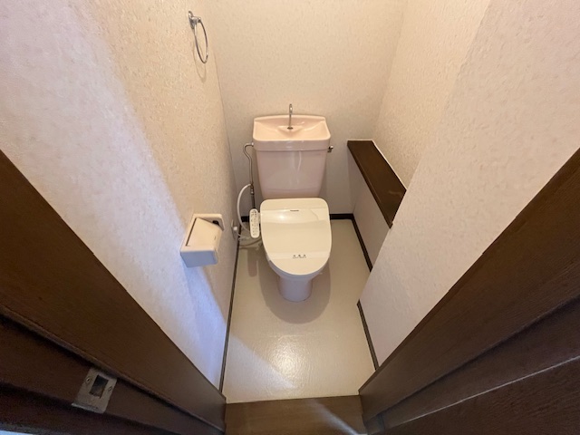 トイレ　温水洗浄便座