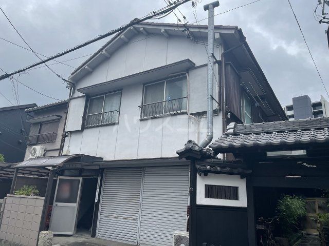 名古屋市西区那古野のアパートの建物外観