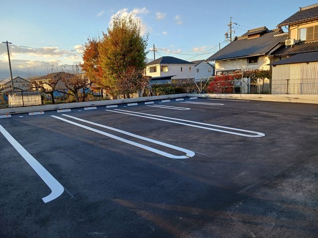 【松本市大字里山辺のアパートの駐車場】