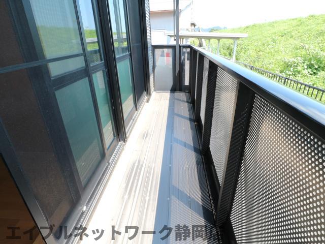 【静岡市葵区羽鳥本町のアパートのバルコニー】