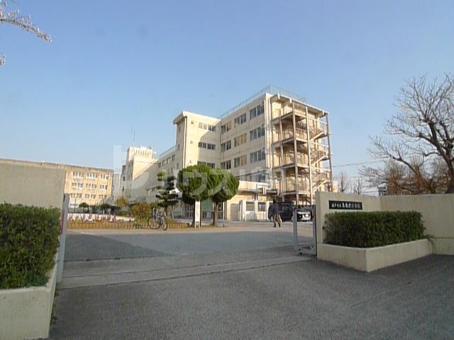 【松戸市新松戸のアパートの小学校】