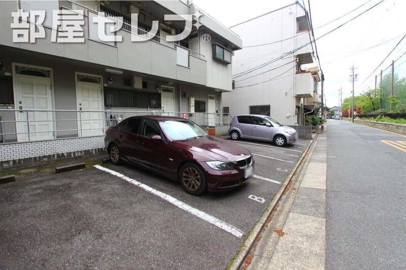 【ネオ明治館の駐車場】