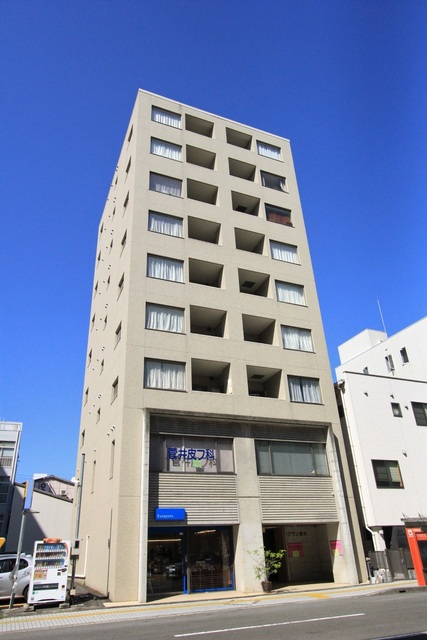 松山市三番町のマンションの建物外観