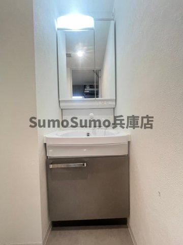 洗面設備　独立洗面台、朝の身支度には欠かせません