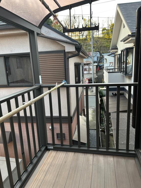 【鍛冶ヶ谷町賃貸のバルコニー】