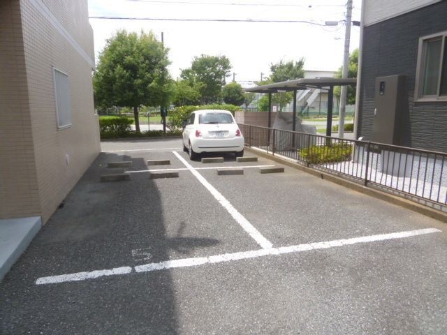 【日野市高幡のマンションの駐車場】