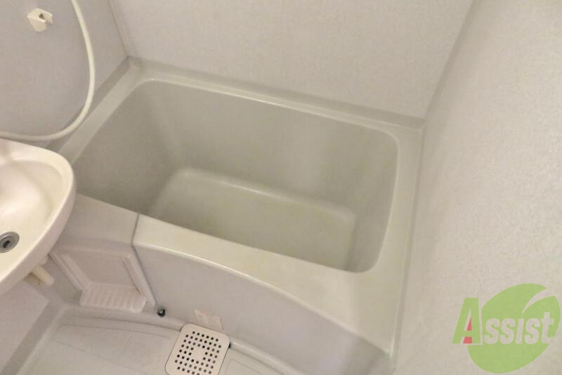 バス・シャワールーム　お風呂は浴槽もひろくゆったりはいれますよね。