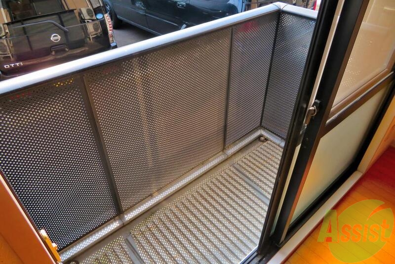 バルコニー　バルコニーはこちらです。布団などは十分干せそうですね。