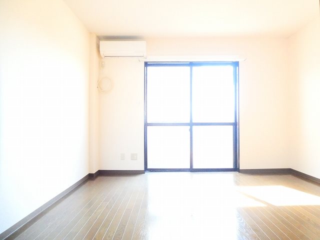 居室・リビング　※写真は別部屋のものです。（参考）