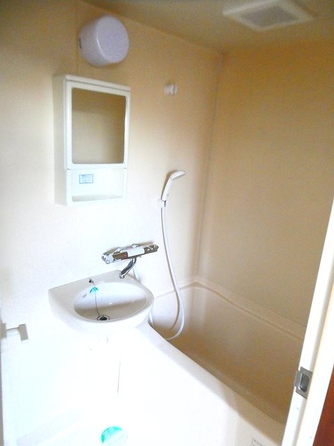 バス・シャワールーム　※写真は別部屋のものです。（参考）