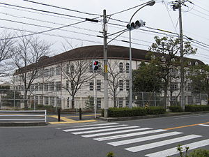 小学校　富田林市立向陽台小学校（小学校）まで358m