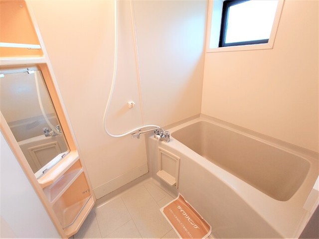 バス・シャワールーム　※写真は同タイプの別のお部屋になります。