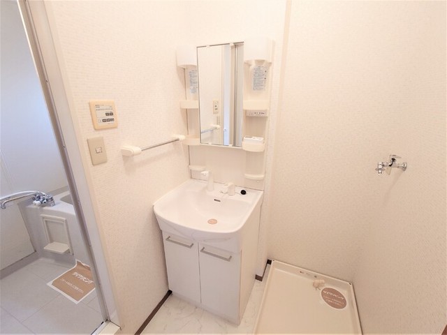 洗面設備　※写真は同タイプの別のお部屋になります。