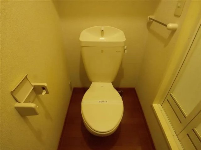 トイレ　別号室の写真です