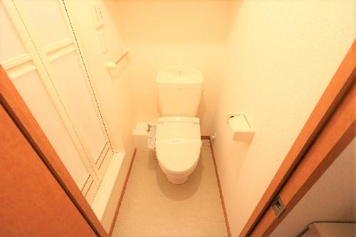 トイレ　温水洗浄便座を完備しており快適な毎日を！