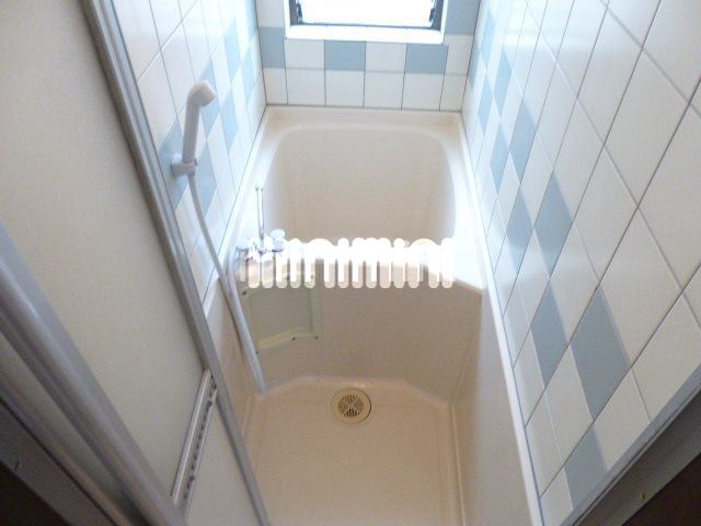 バス・シャワールーム　窓つきのバスルーム！！