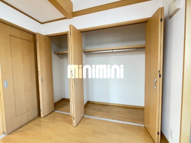 収納　エアコン付き６帖の洋室