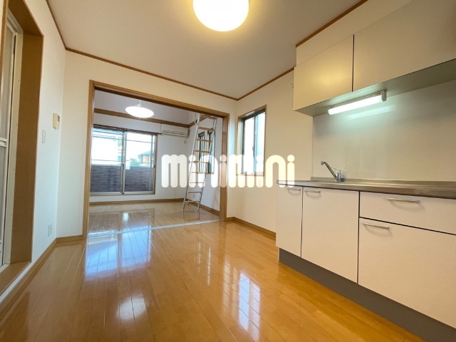 居室・リビング　明るい洋室