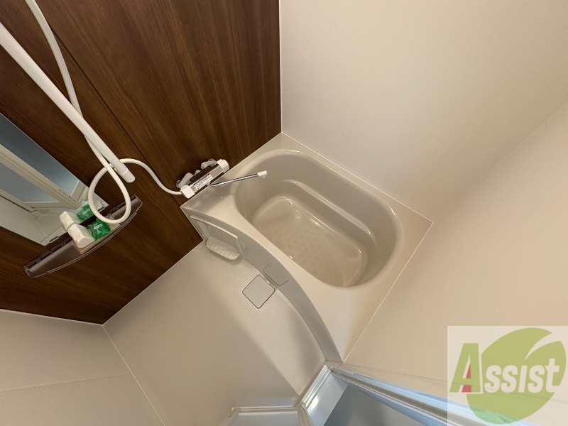 バス・シャワールーム　お風呂になります。一日の疲れを癒してくださいね。