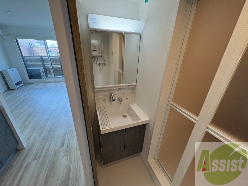 洗面設備　お洒落な独立洗面化粧台になっておりました！