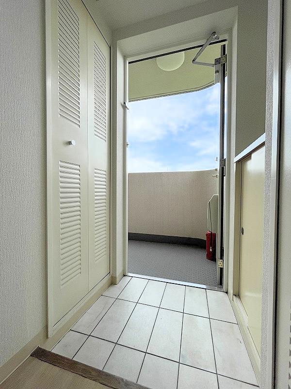 玄関　玄関内側