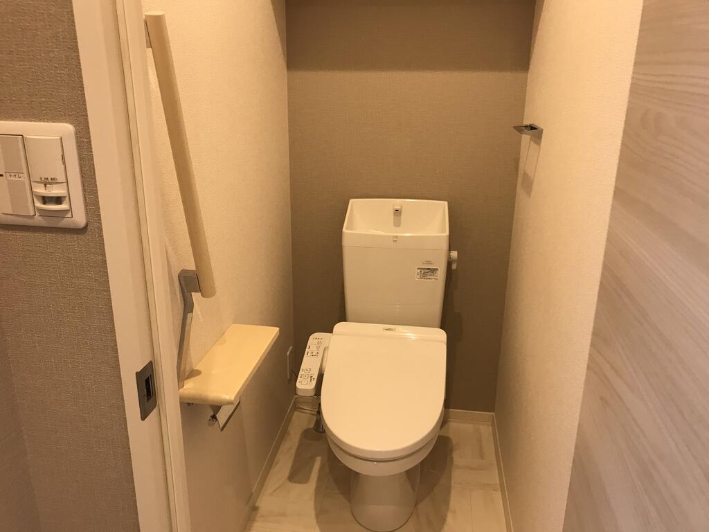 トイレ　温水洗浄暖房便座