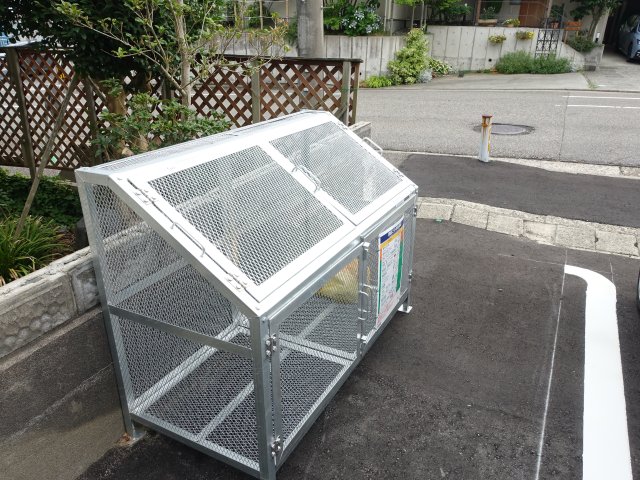 その他　敷地内ごみステーション