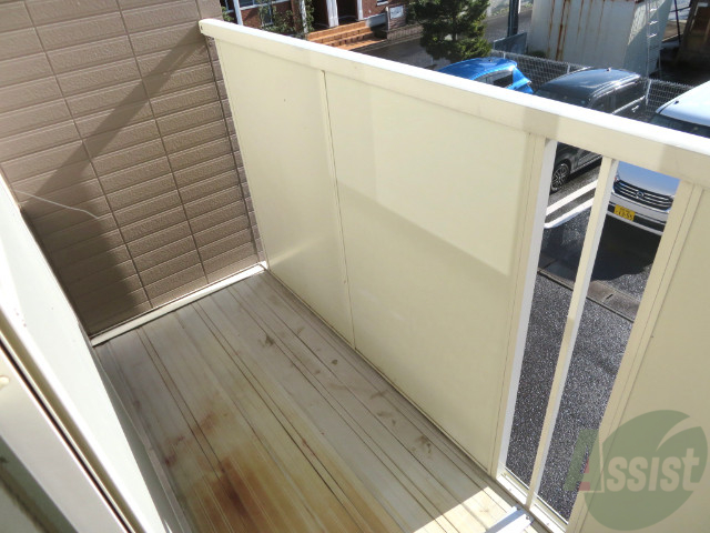 バルコニー　バルコニーは幅があり、広い印象を受けました。