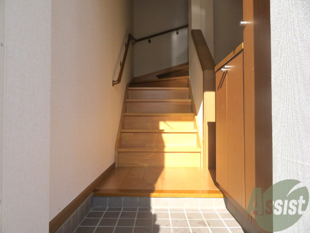 玄関　玄関の様子です。明るい印象ですね。気分もあがりそう。